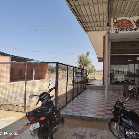 Hotel Purnima Palace Fatehpur  Buitenkant foto