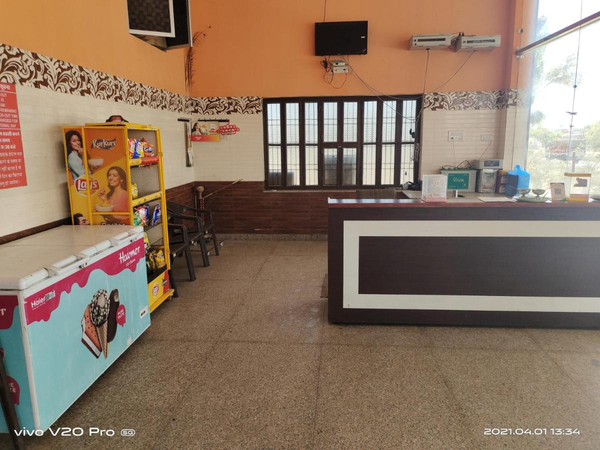 Hotel Purnima Palace Fatehpur  Buitenkant foto