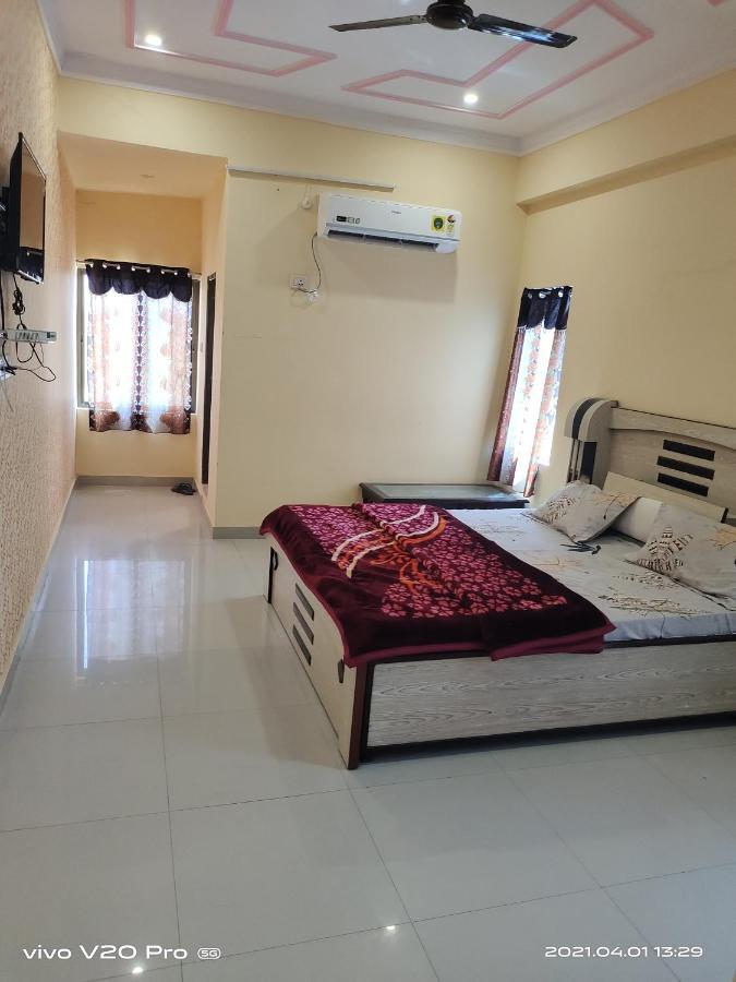 Hotel Purnima Palace Fatehpur  Buitenkant foto